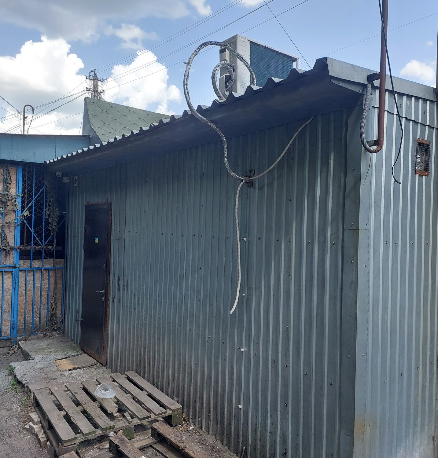 Продам или сдам в аренду  магазин пгт Слобожанское