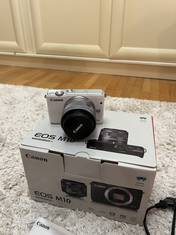 Продам фотоапарат Canon EOS M10