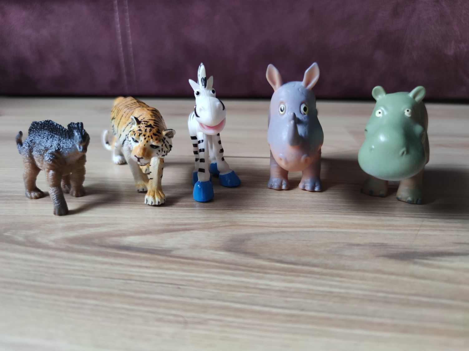 Zwierzęta figurki tygrys dinozaur zebra hipopotam nosorożec