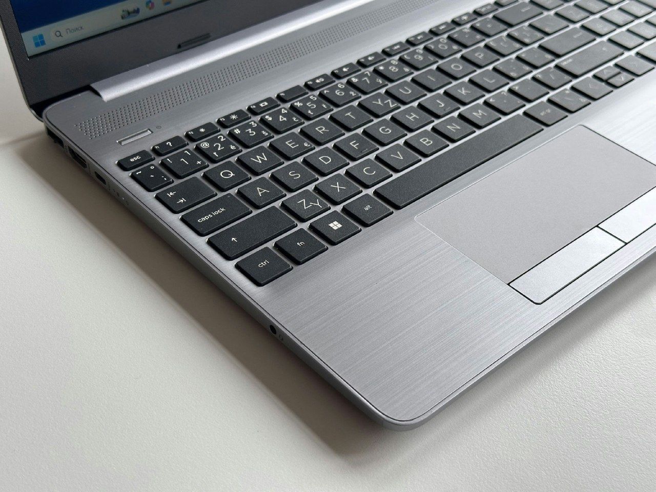Практически новый бизнес ноутбук HP 250 G9
