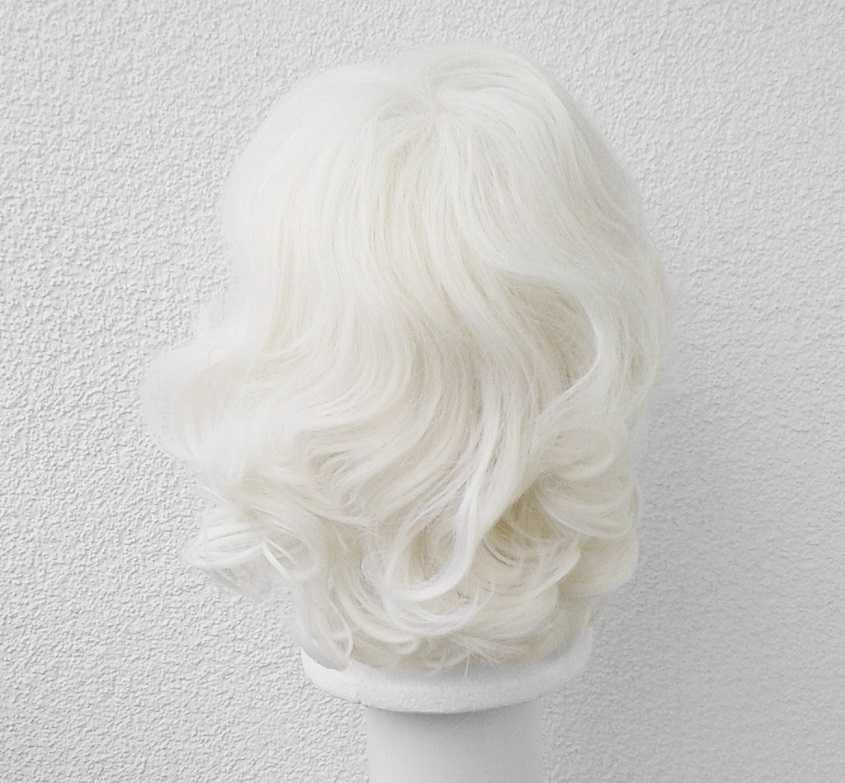 Blond platynowa peruka krótka z przedziałkiem cosplay wig