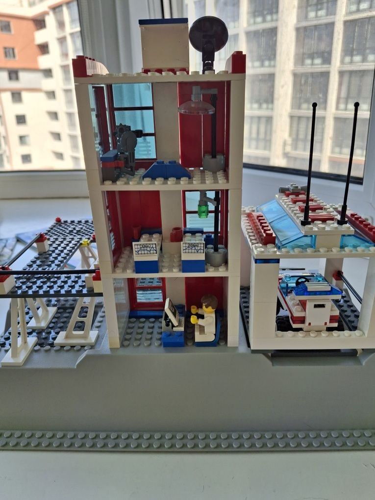 Набір Lego 7892 лікарня