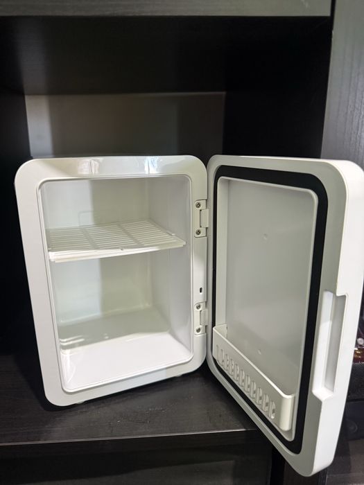 Vendo mini figorifico branco 6L