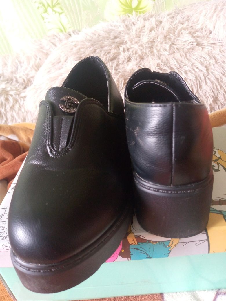 Зручні туфельки чорного кольору