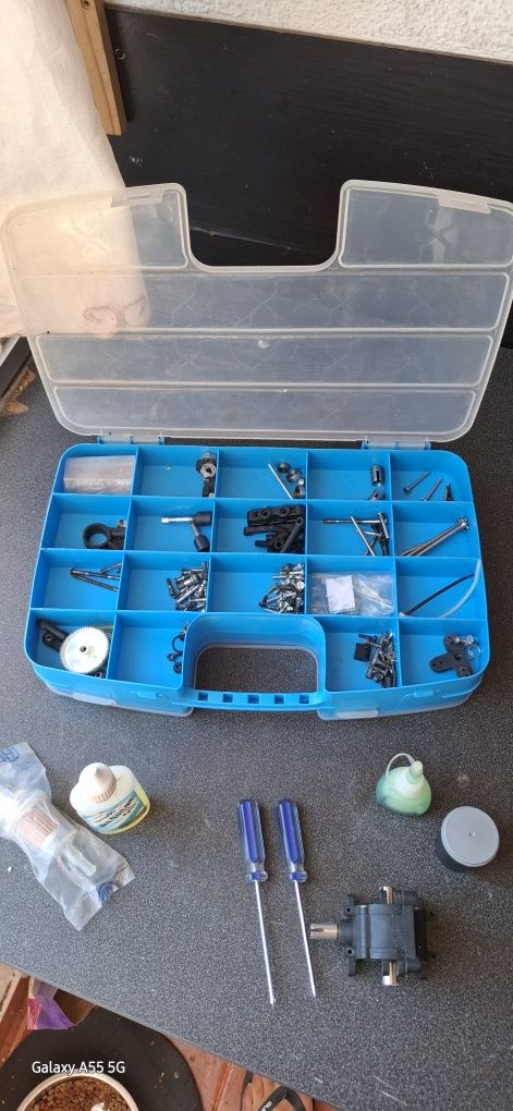 Vendo kyosho burns 4wd com muitas peças s/ Rádio