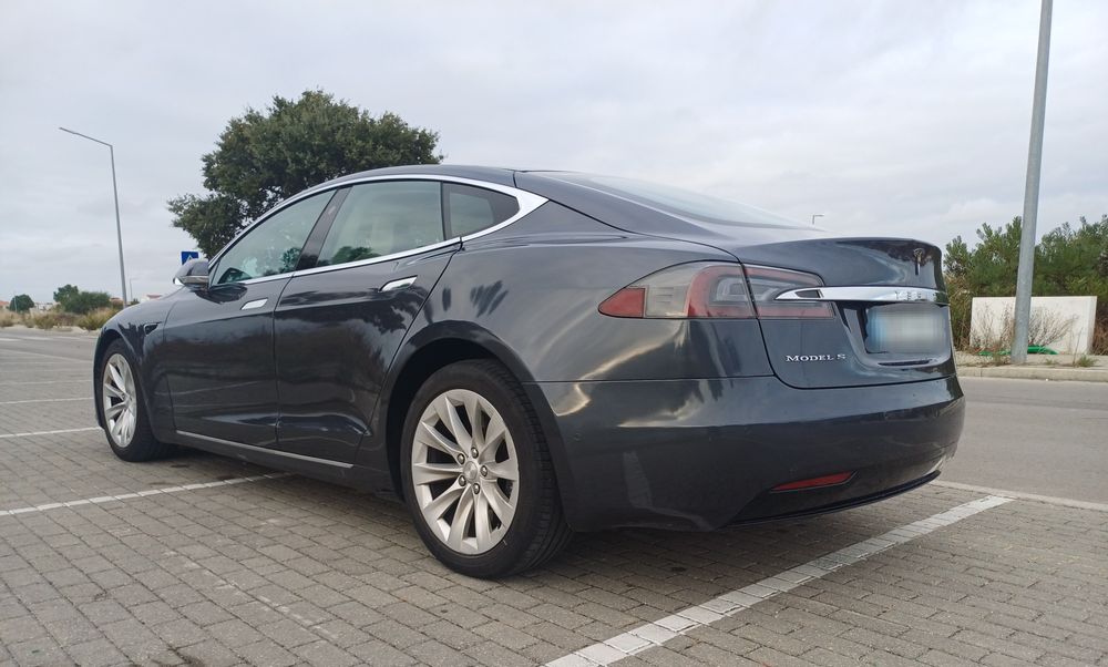 Tesla model S 75D
