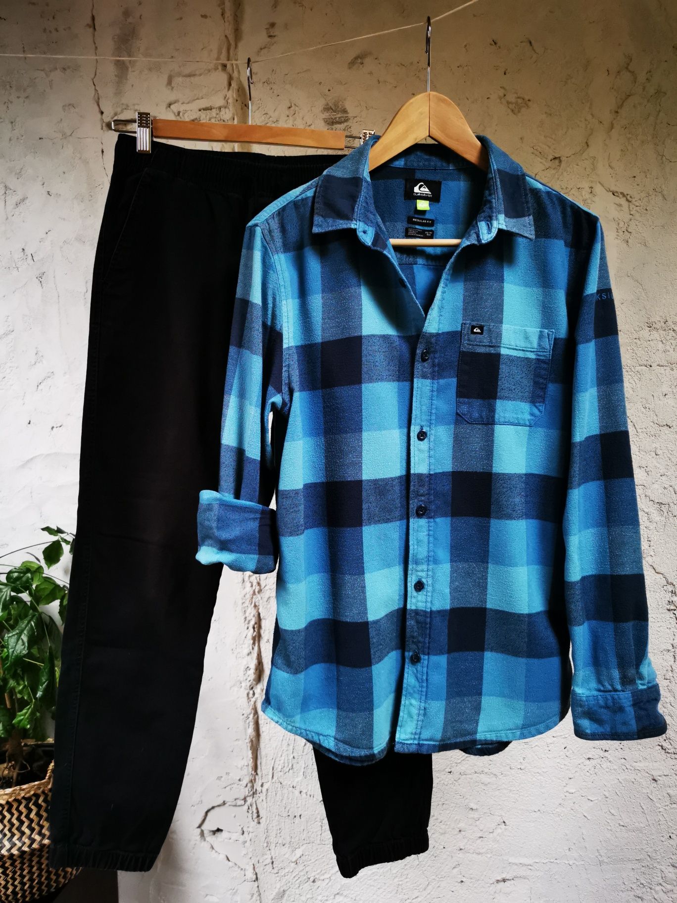 Męska koszula Quiksilver XS + czarne spodnie H&M r. 164 cm