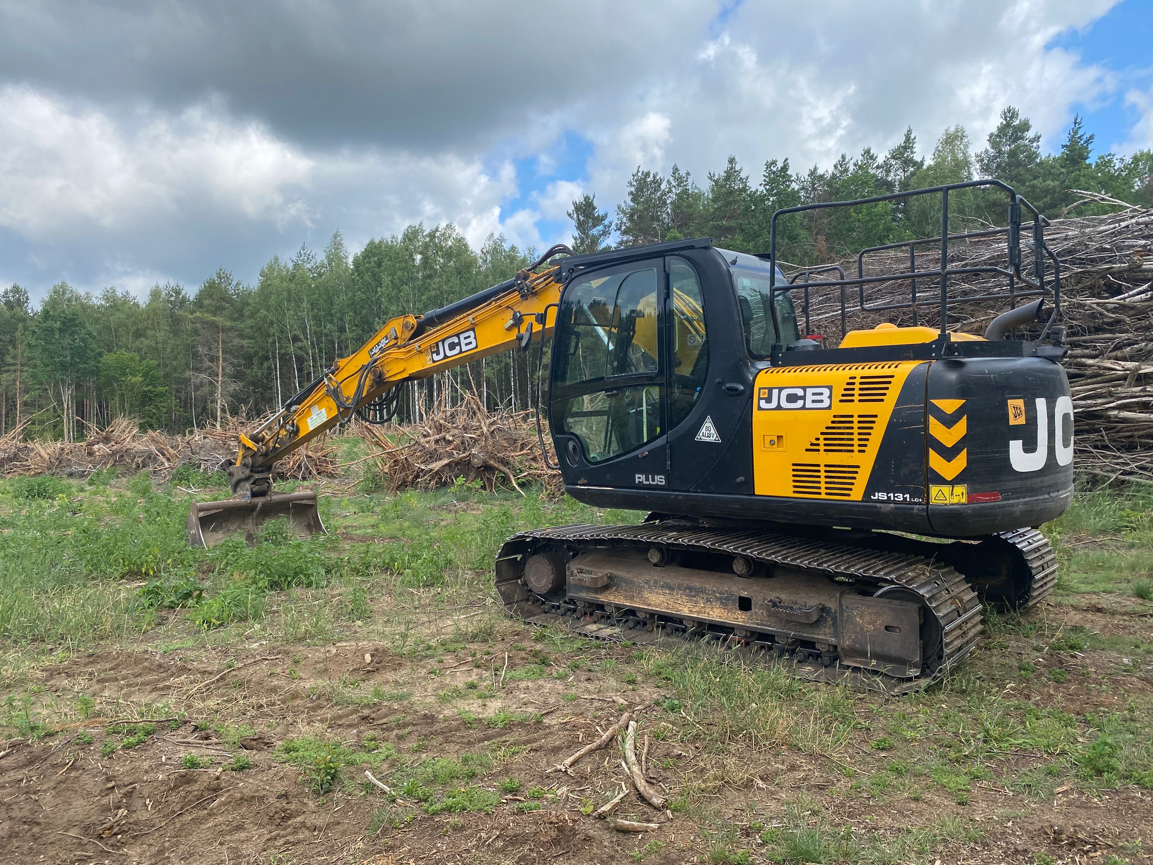 Koparka JCB JS 131 + Głowica ściankowa