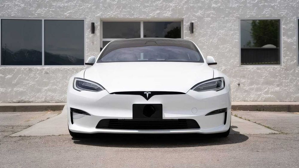 Tesla Model S Plaid      2021