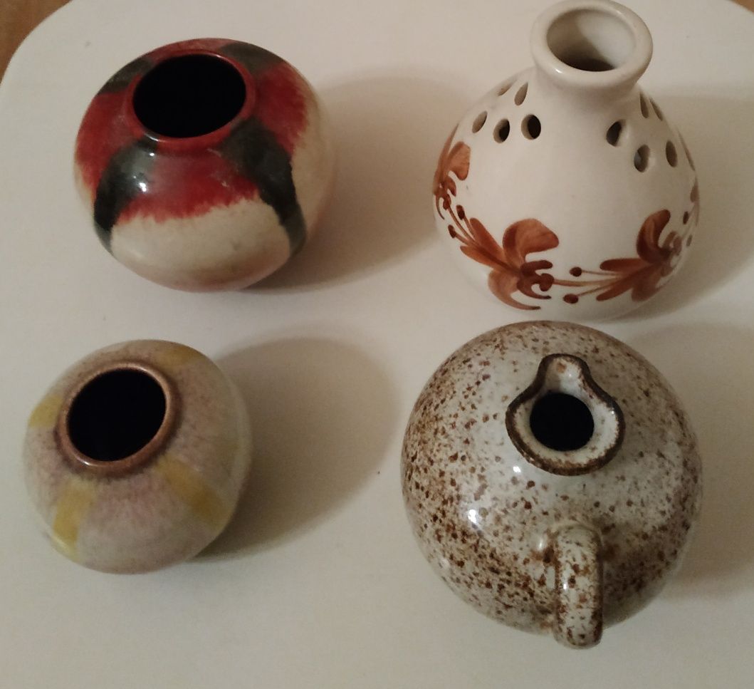 Wazoniki ceramiczne 4 sztuki.
