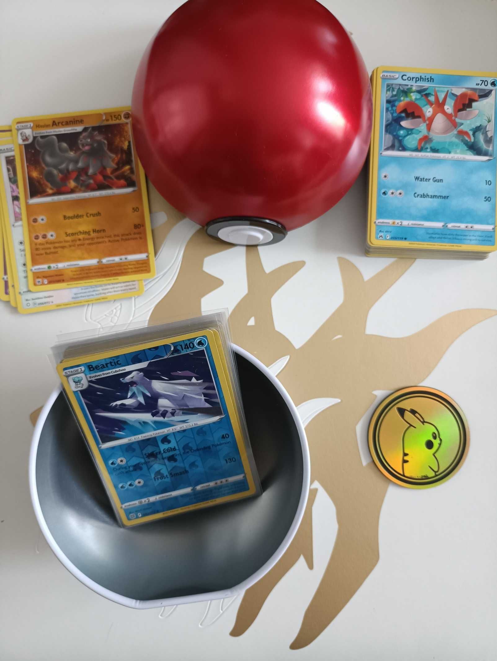 Pokeball z 70 kartami pokemon TCG