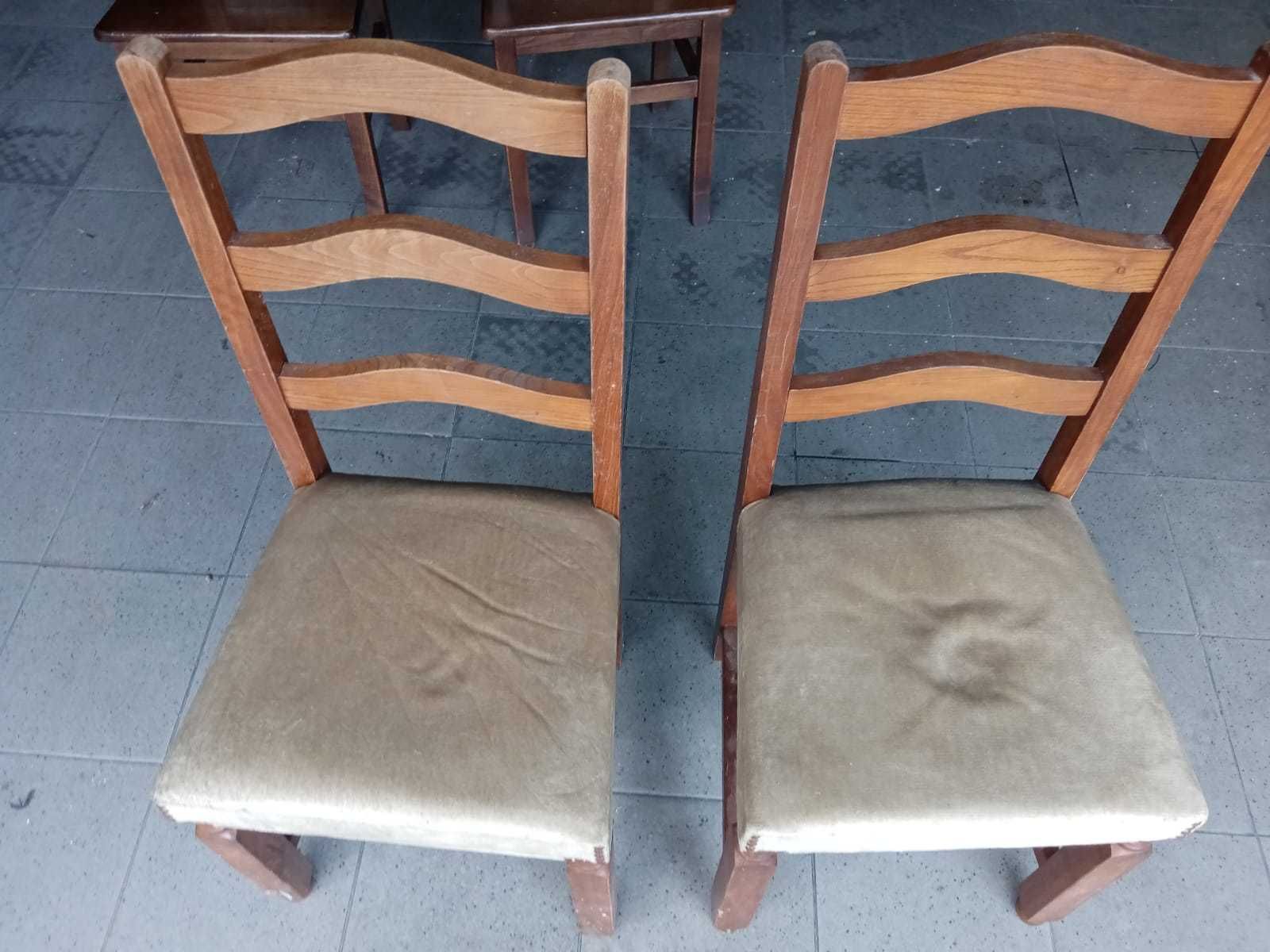 Cadeiras estofadas