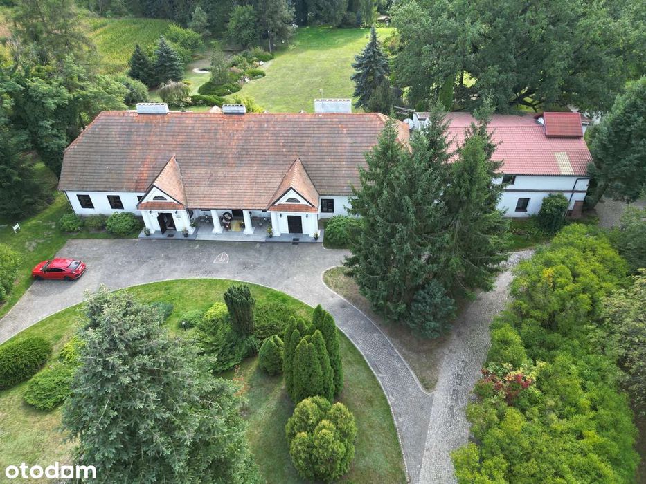 Dwór polski na działce 3ha działający jako hotel i obiekt pod imprezy