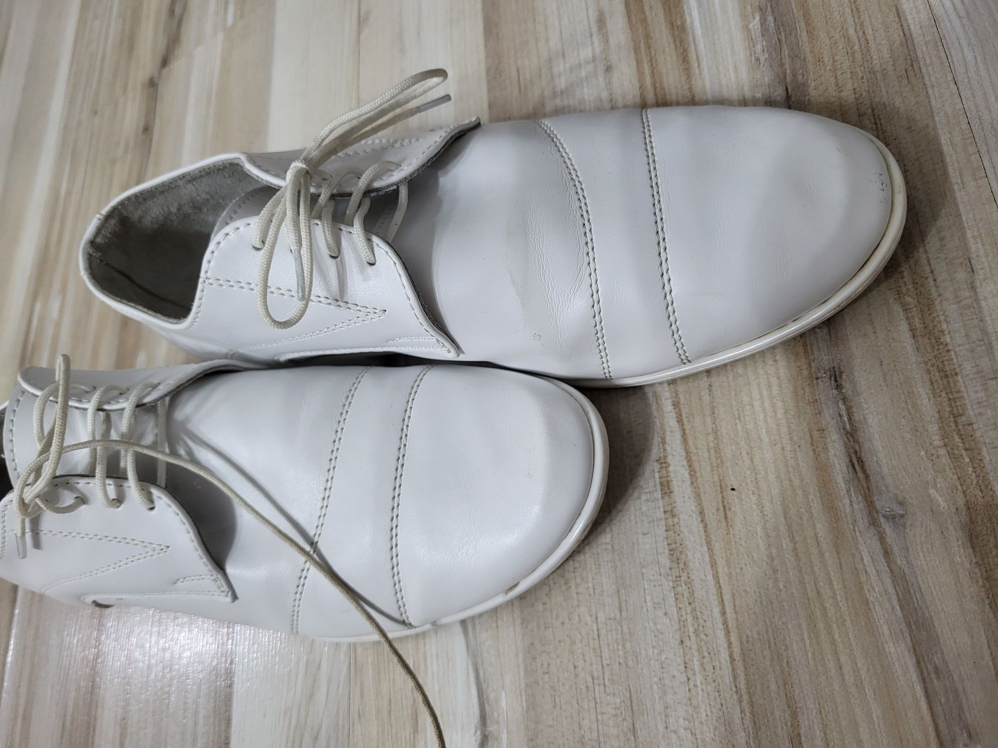 Buty komunijne białe r34  polskie
