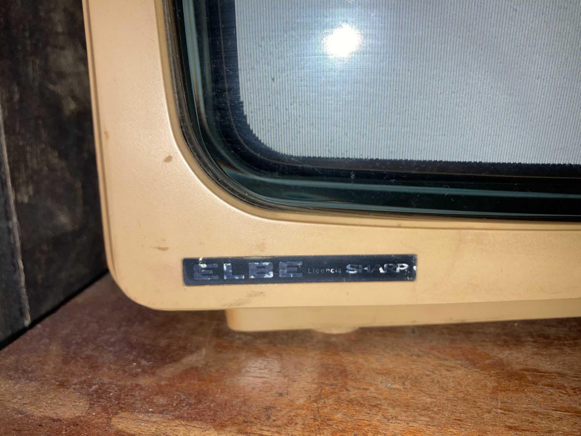 Televisor Sharp Elbe a cores Vintage a Funcionar