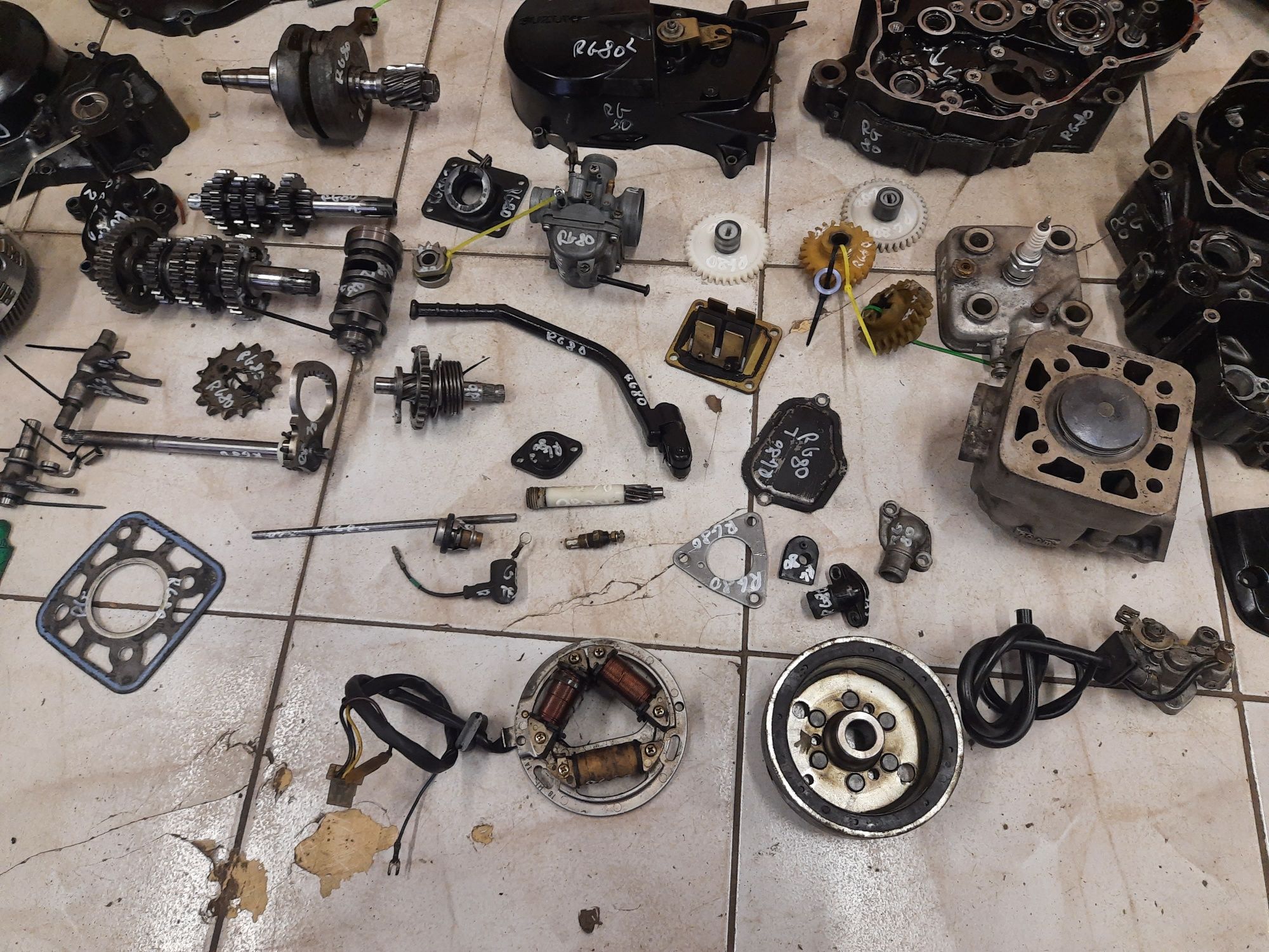 Suzuki RG 80 silnik części wał sprzęgło cylinder bak magneto licznik