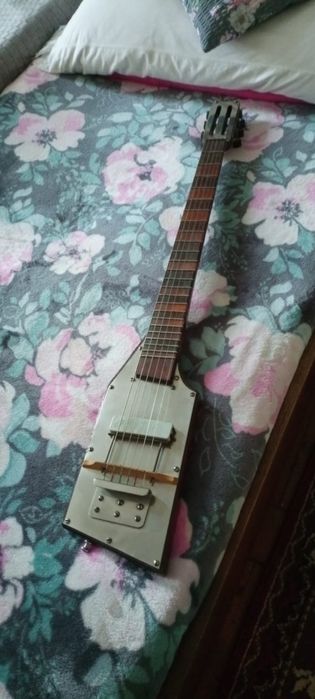 Giara podróżna, turystyczna. Travel guitar.