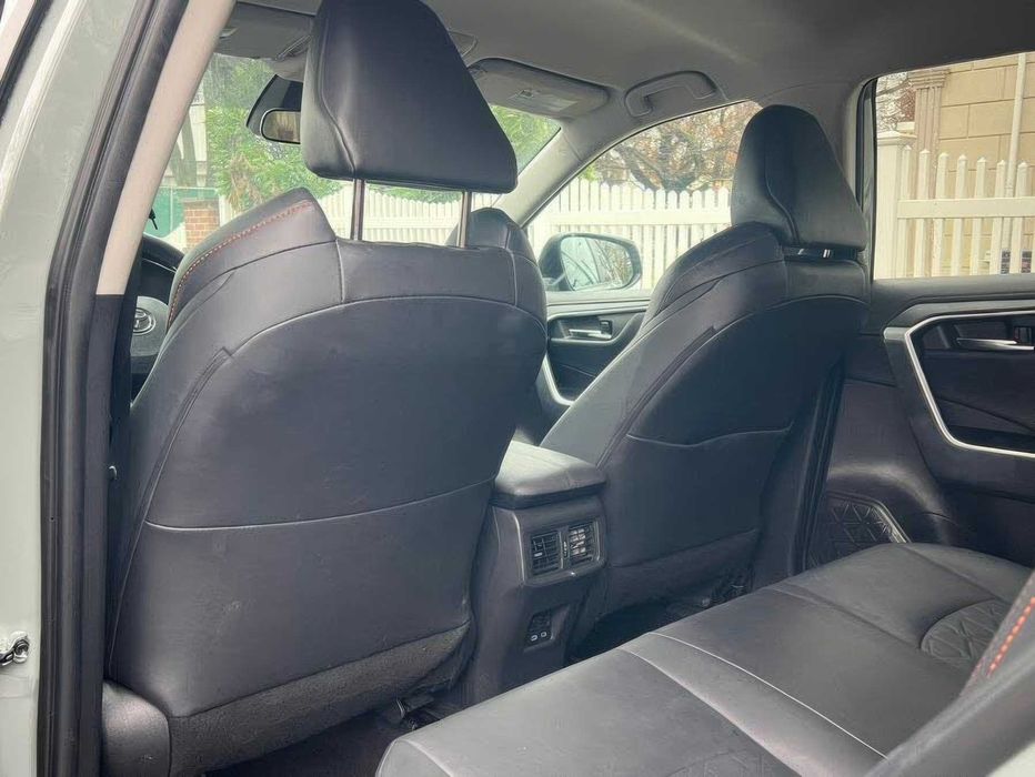 Toyota RAV4 Adventure      2022