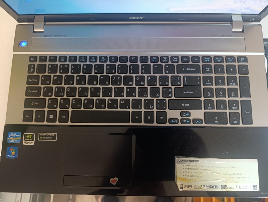 Aser v3 771g core i5 . 17.3