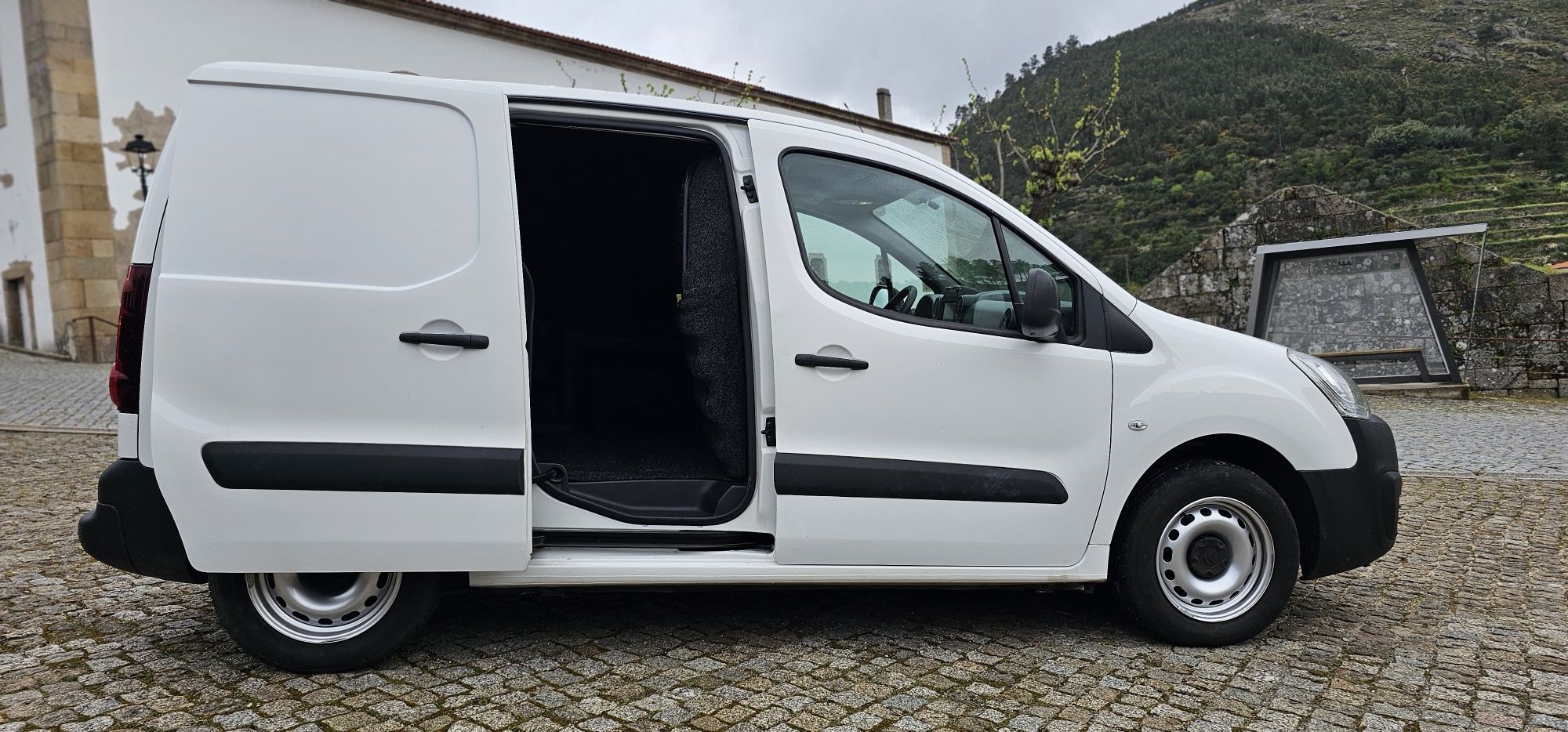 Citroen Berlingo 1.6 Hdi 120cv
2017 | 89000 km | 3 Lugares