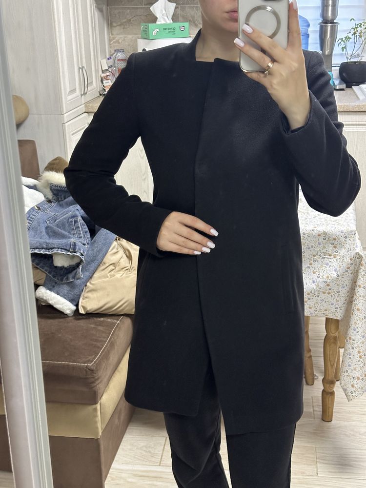 Чорне якісне пальто