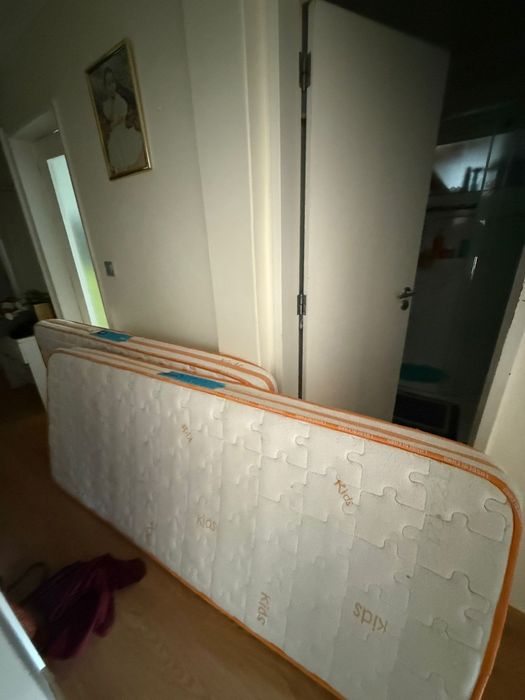 Cama 80×190 múltipla  semi nova bem conservada  e já tem os colchões