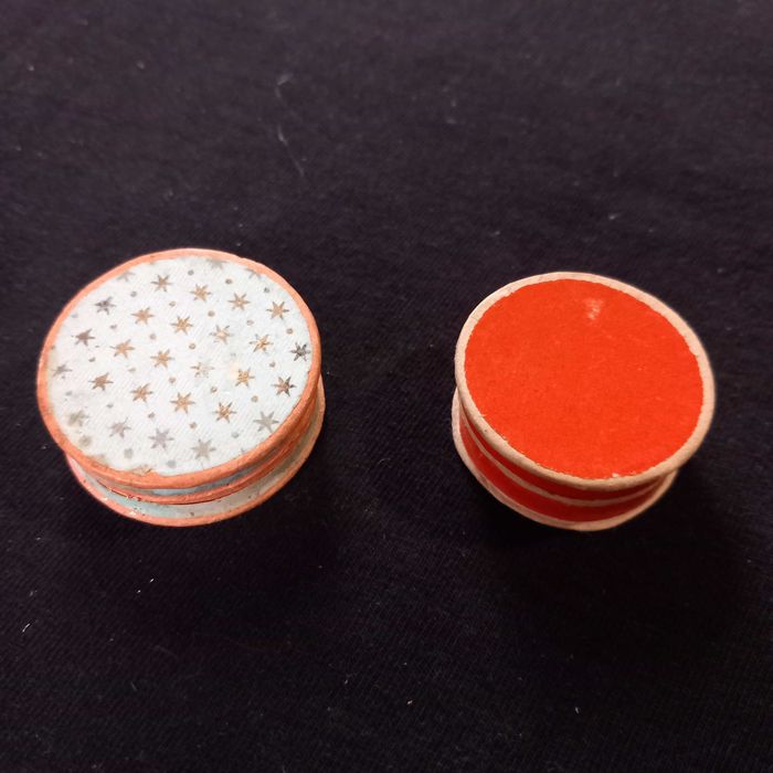 Caixas vintage com brilhantes