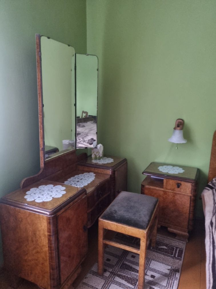 Komplet mebli do sypialni, łóżko, komoda, toaletka, szafa, stół,  PRL