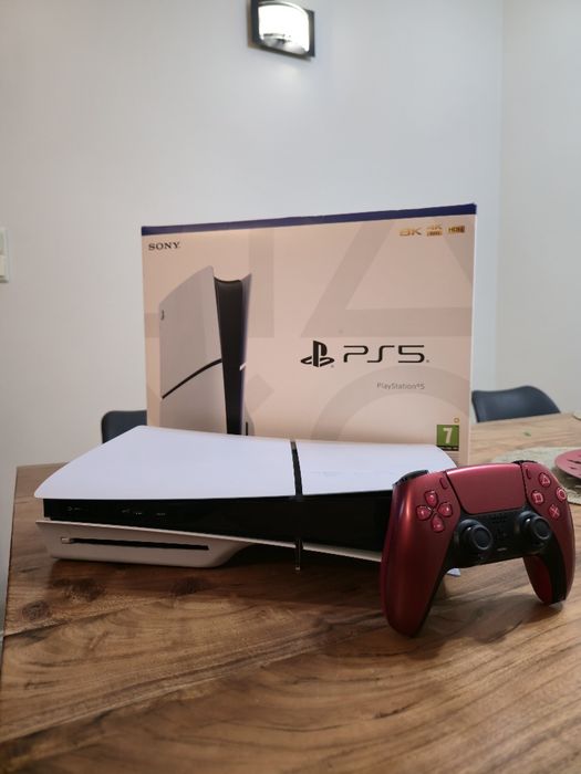 Playstation 5 Slim z napędem + czerwony kontroler