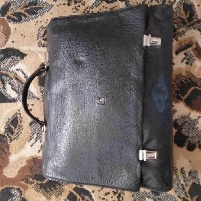 Кожаный портфель Givenchi Excellent. Торг.