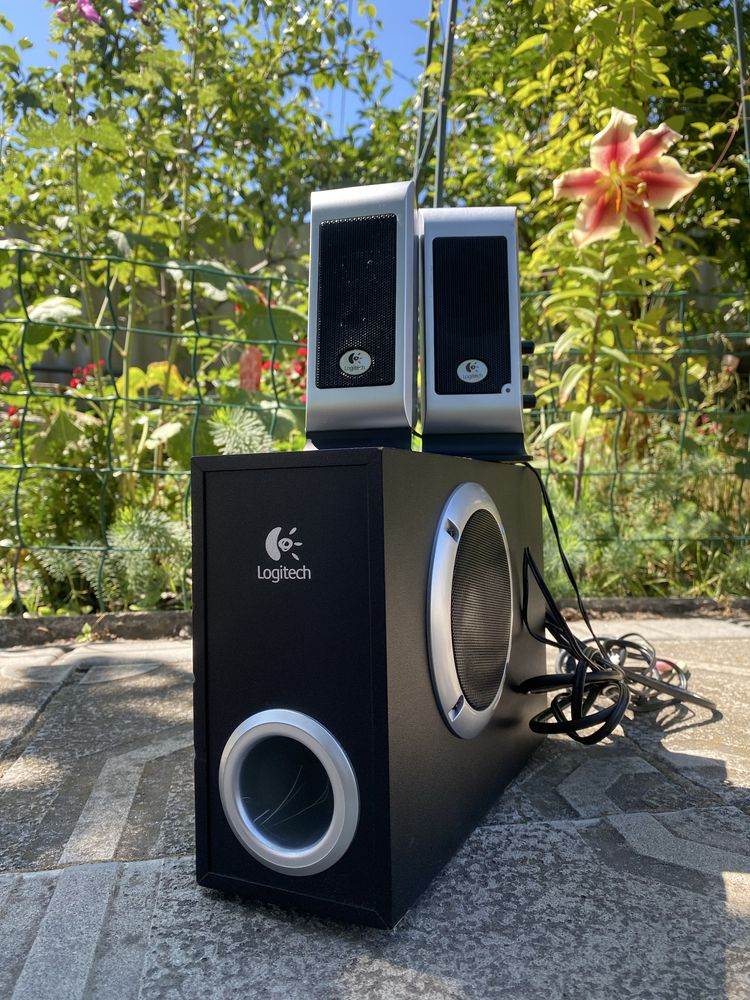 Logitech S200 з сабвуфером