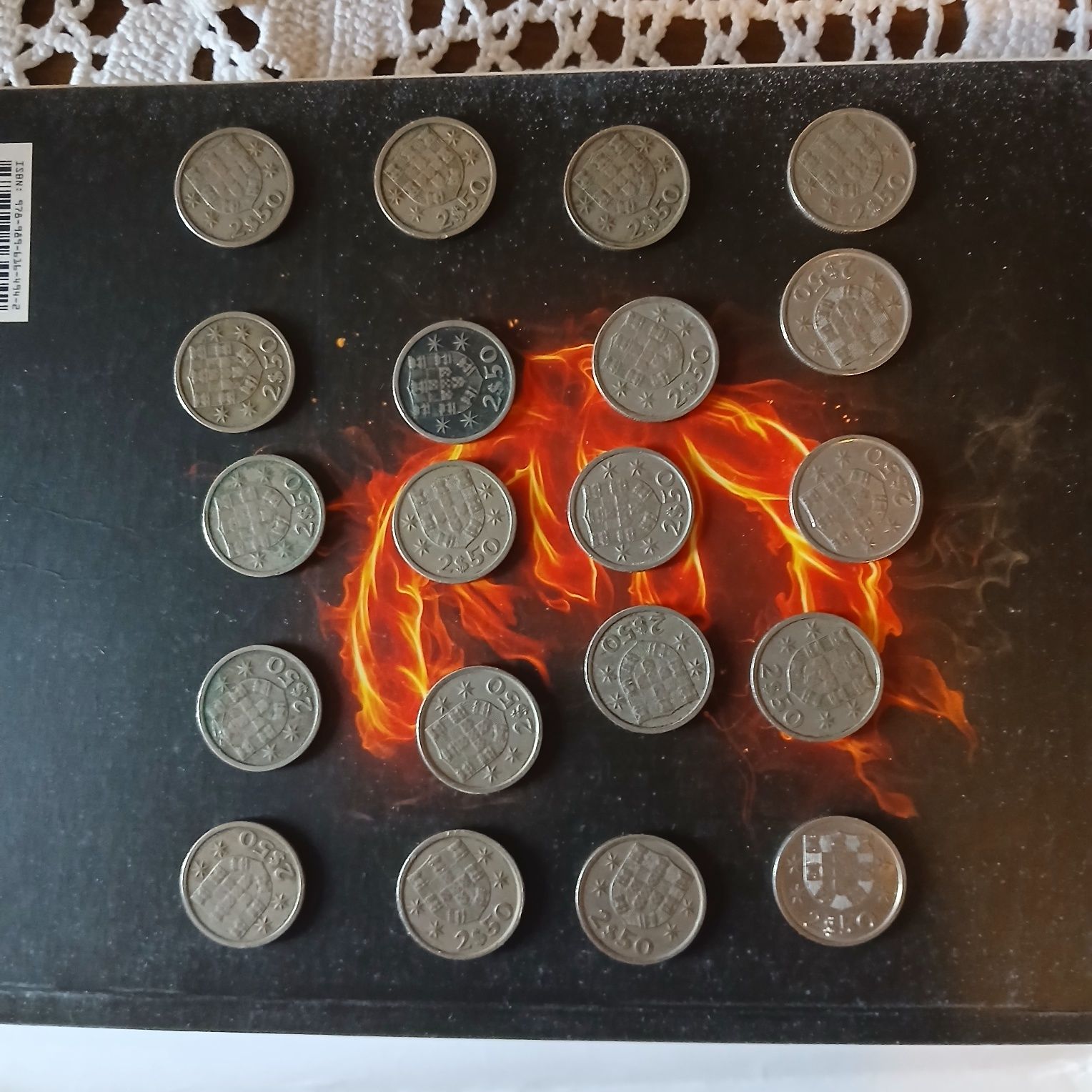 Moedas de 2 centavos e cinquenta vários anos