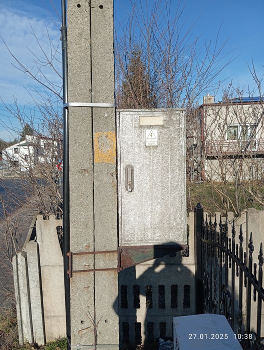 Skrzynka elektryczna, budowlana, z podstawą