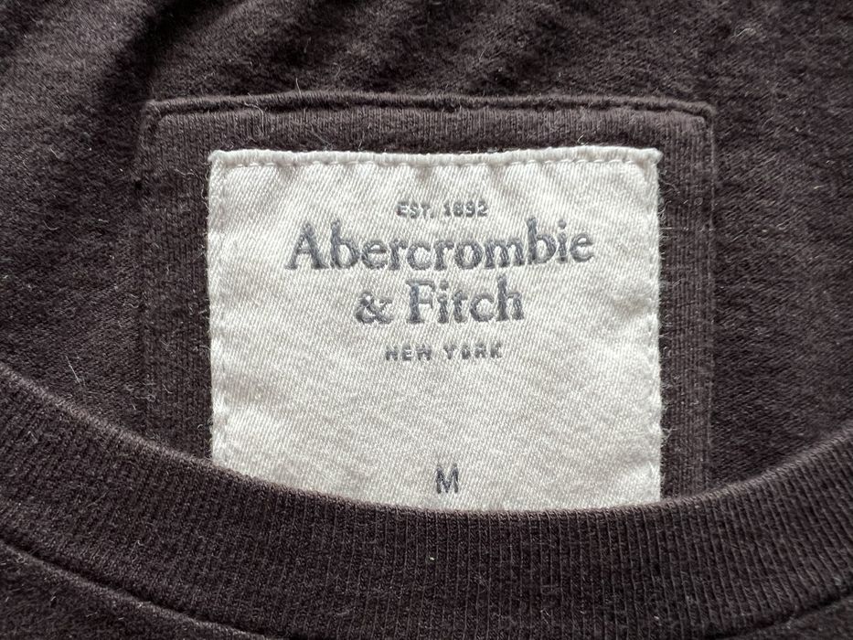 Brązowy tshirt Abercrombie&Fitch