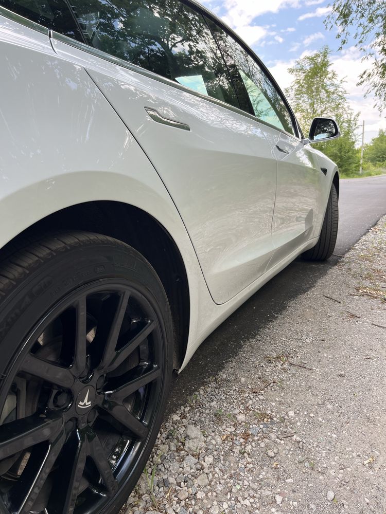 Tesla model 3 standard range plus