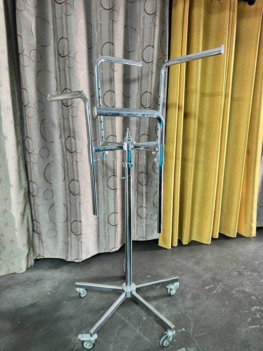 Expositor Roupa com rodas, altura ajustável