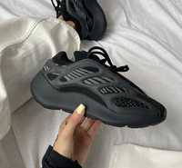 Женские Кроссовки Adidas Yeezy Boost 700 v3 Black 36-45 Lux Жми