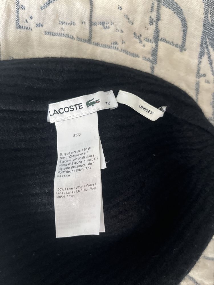 шапка corteiz и шапка lacoste