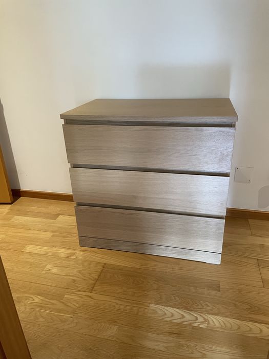 Cómoda do  Ikea modelo Malm