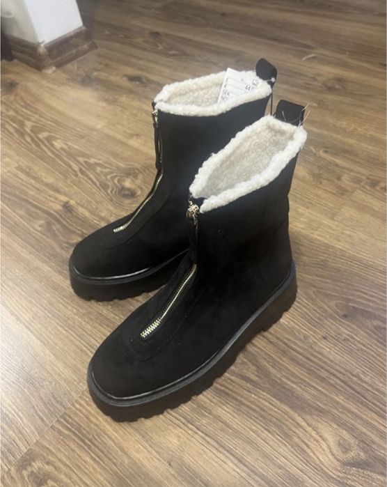 Продам теплі ботинки 38р. H&M