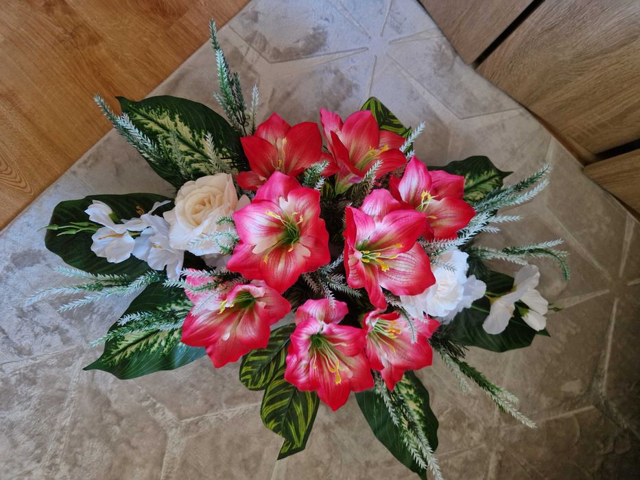 Stroik, kwiaty w doniczce