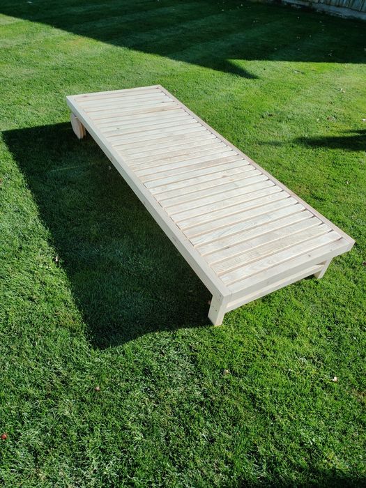 Leżak ogrodowy drewniany