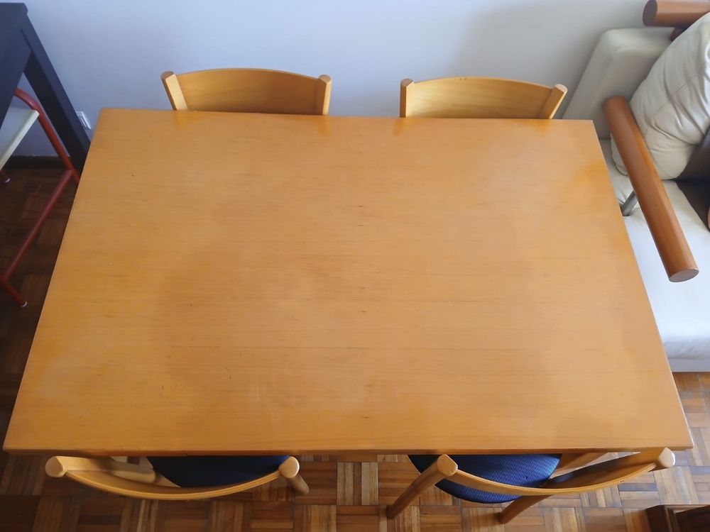Mesa com 4 cadeiras