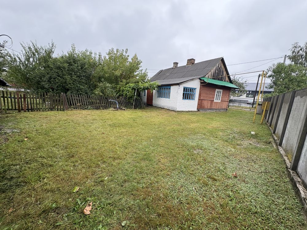 Продам земельну ділянку з будинком вул.Воля 130