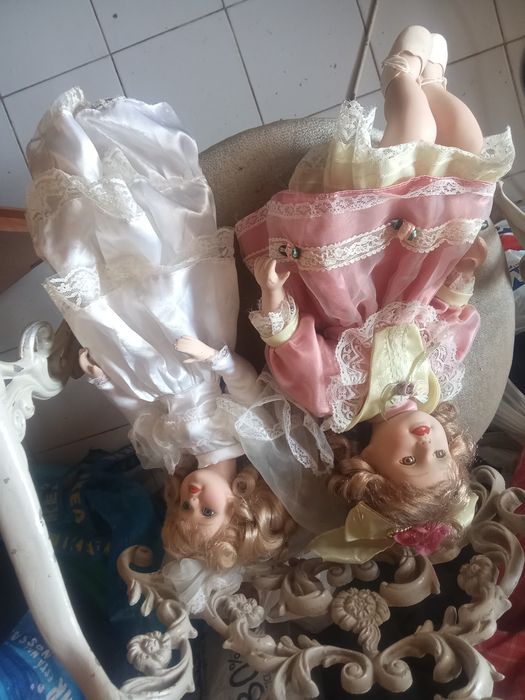 Duas bonecas lindas porcelana.