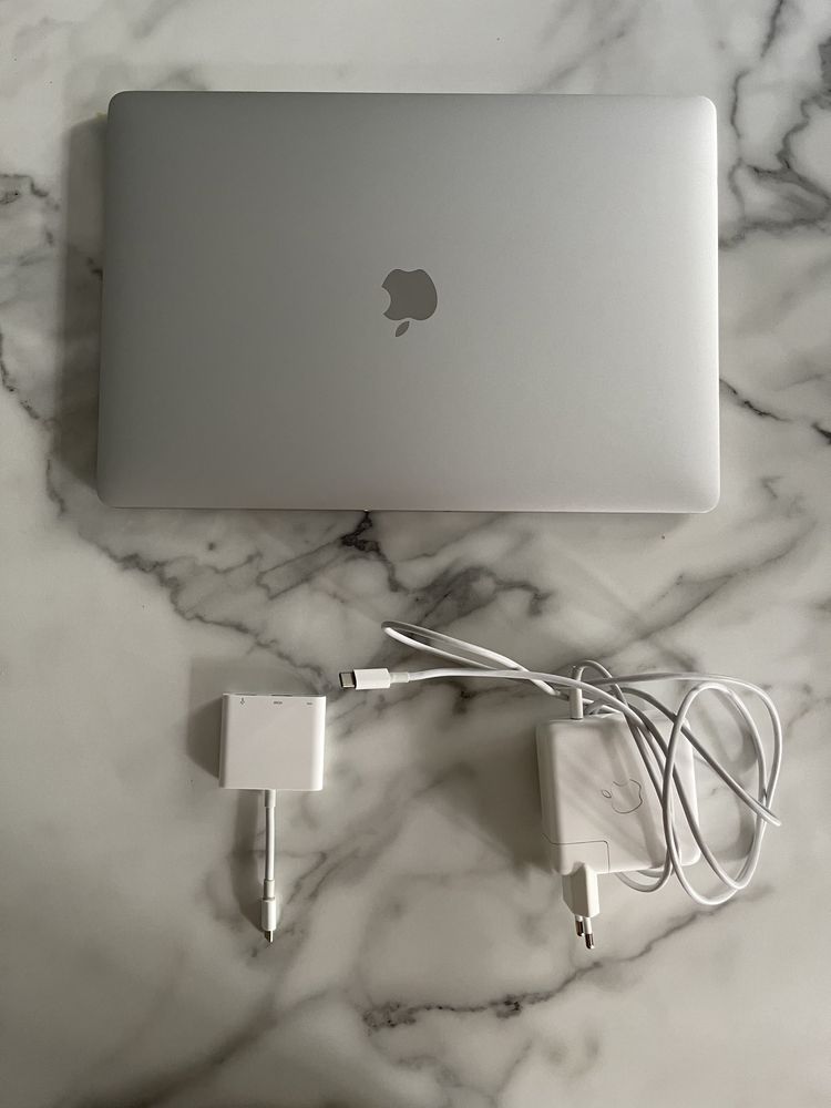 Apple MacBook Pro 15 cala 250 GB