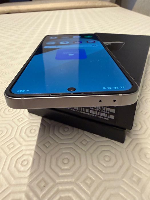 Samsung Z Flip6 cinzento 12/256GB como novo com garantia