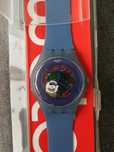 Zegarek Swatch z widocznym mechanizmem