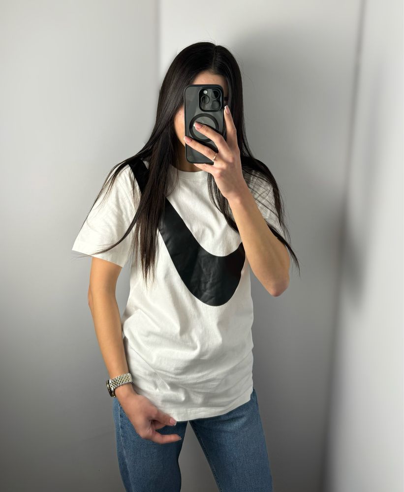 Базова футболка nike swoosh біла найк свуш подовжена унісекс