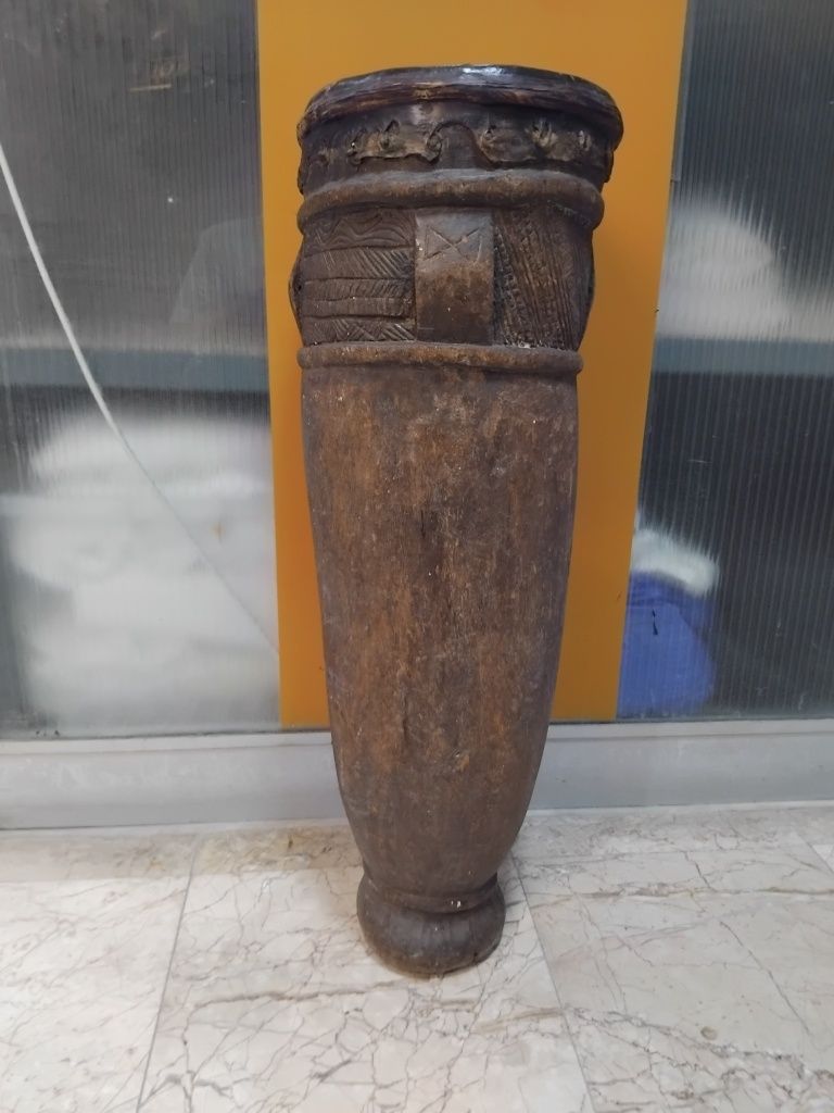 Tambor  antigo  arte africano  com 85cm